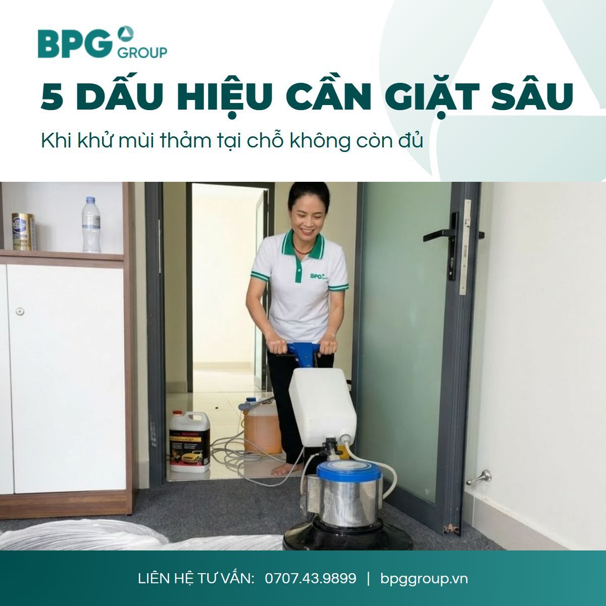 Nhân viên BPG Group giặt sâu thảm văn phòng bằng máy chà thảm và dung dịch chuyên dụng